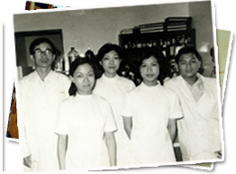 檢驗室團隊,左起林慶和、林美枝、王麗華、李蒼櫻、蔡秀雄。