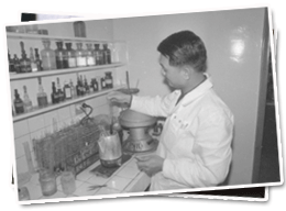 蔡秀雄檢測溫度。