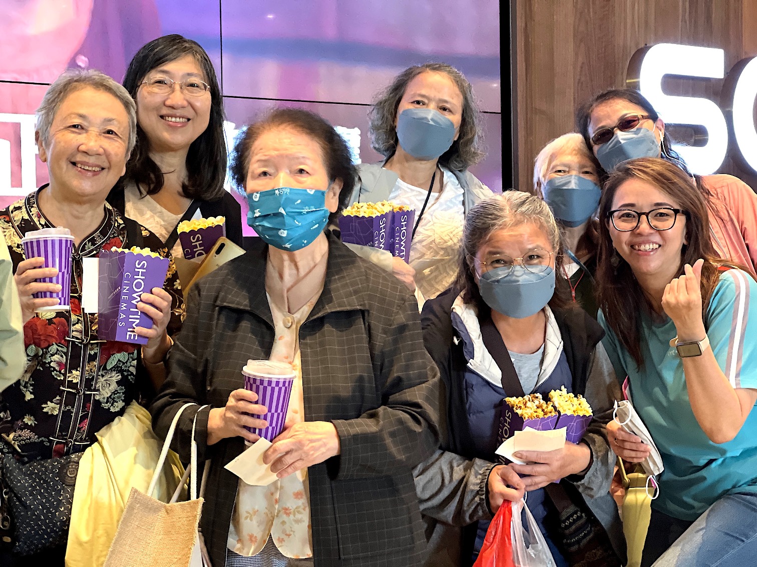 本日公休！ 嘉基帶家庭照顧者進電影院喘口氣