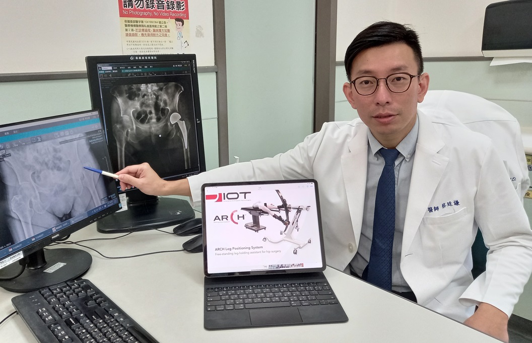 新引進專用腳架 輔助正前開微創人工髖關節置換術  助近百歲阿嬤 勇腳爬五樓