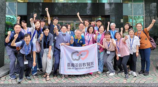 「帶著大家的祝福，我們要出發了！」8/8啟程前往泰國清邁大谷地村進行醫療短宣服務