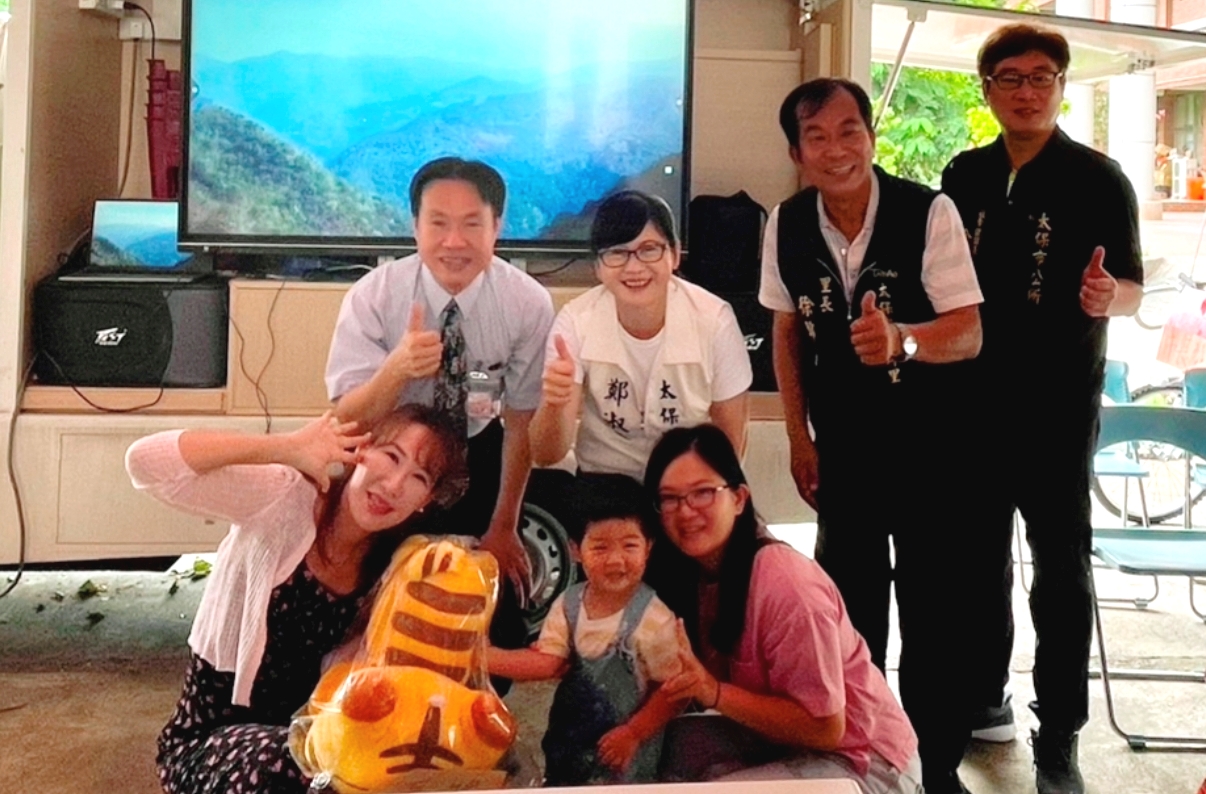 中秋就要「黏」在一起 嘉基太保日照老少共融相揪作麻糬