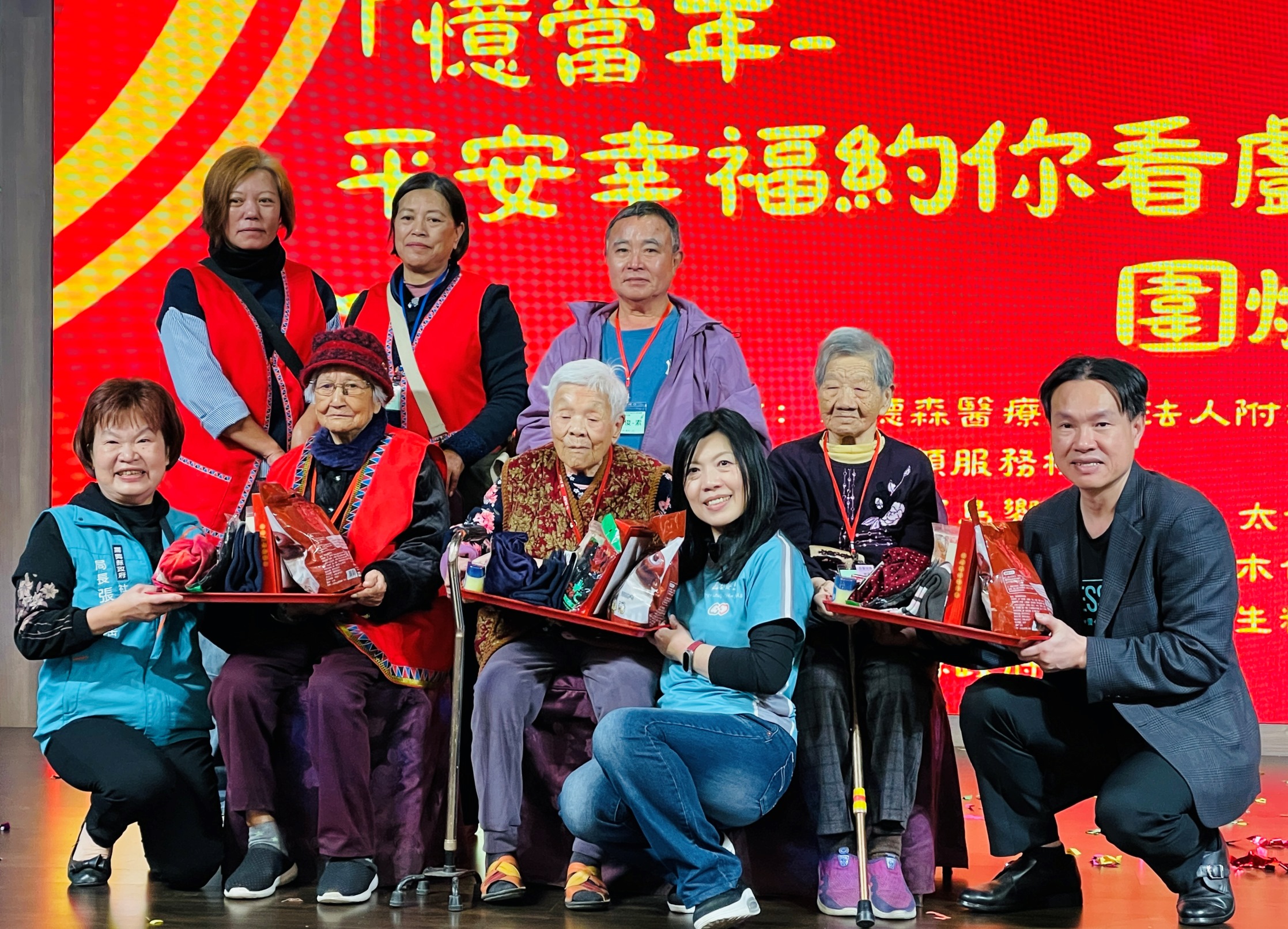 嘉基為長輩辦圍爐 祝願「蛇」麼都好