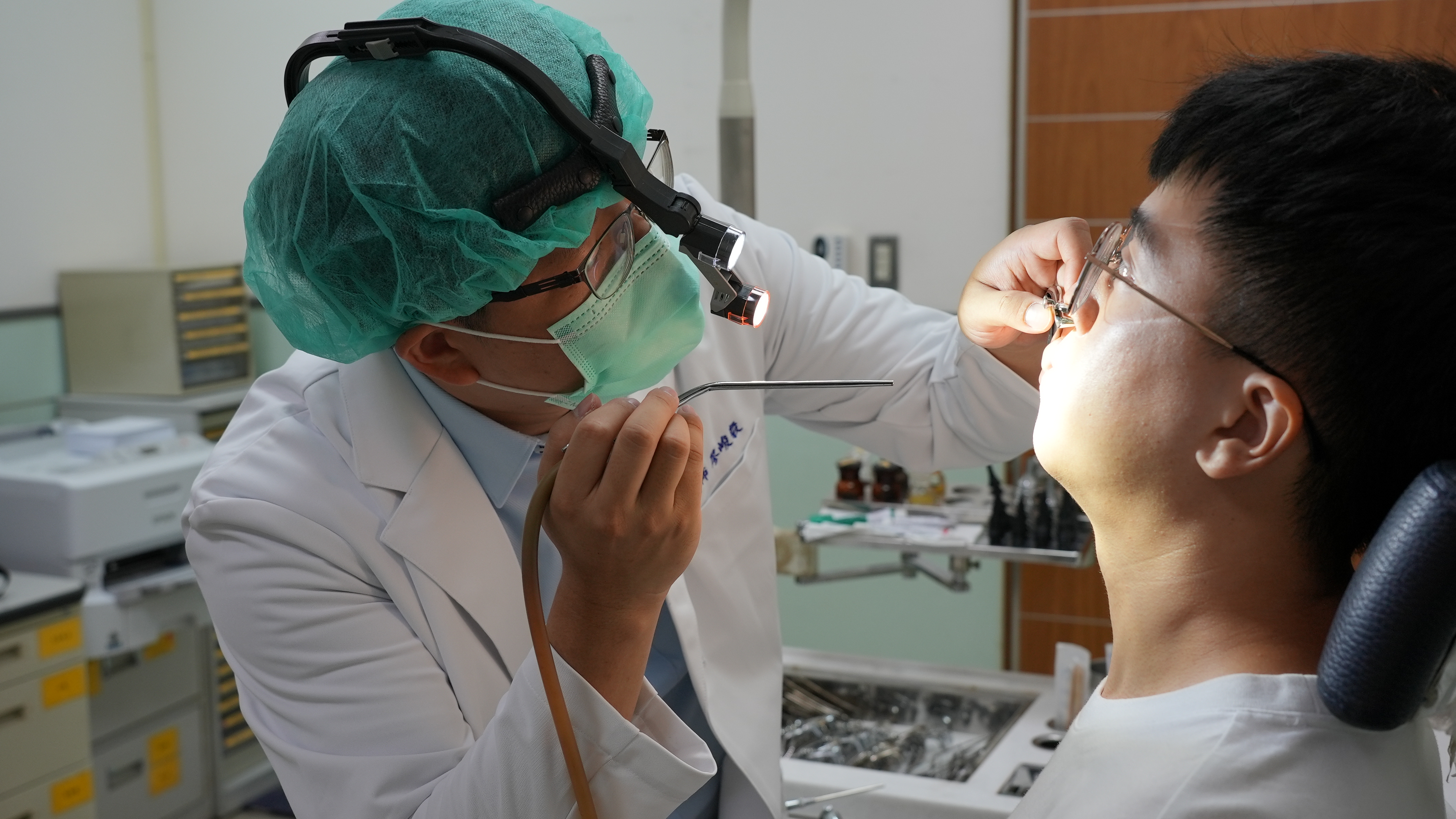 不是感冒不會好，黃綠膿鼻涕超過3個月 當心「慢性鼻竇炎」作祟 
